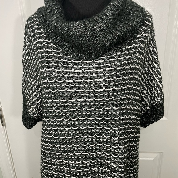 Cozy Black and White Knit Sweater Cowl neck Poncho Size 18/20 CB-70 - Picture 2 of 7